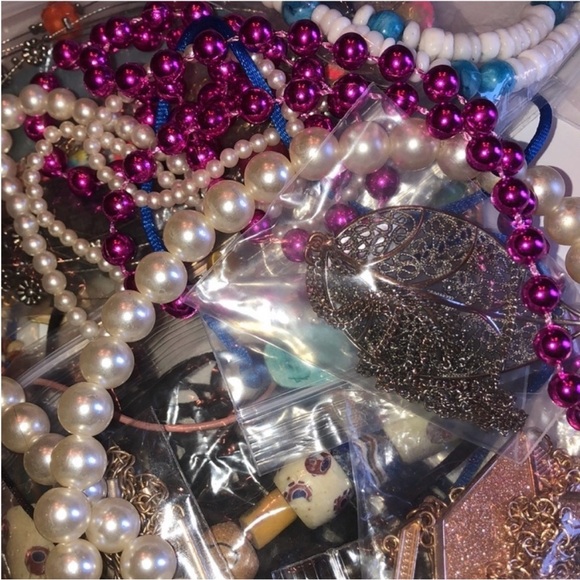 5 Pieces Random Selection Sorted Grab Bag Costume Jewelry - Picture 1 of 5